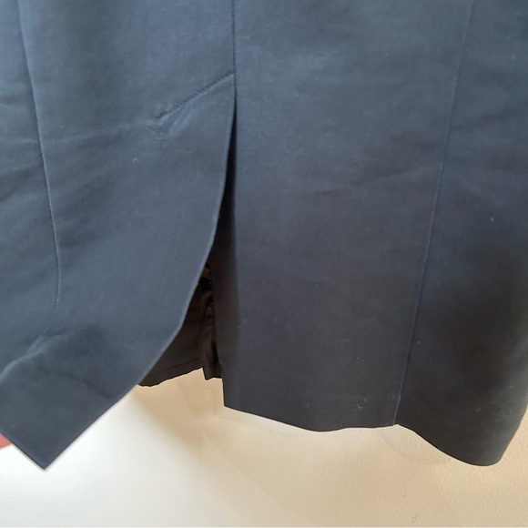 Cue Sleek Twill Knit Peplum Dress V Neck with Zipper Details Black Size 4 - Picture 6 of 12